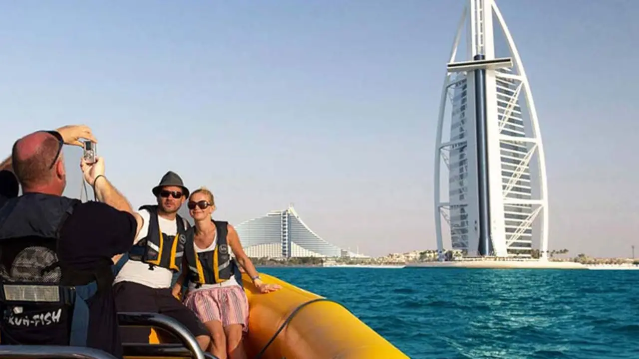 Tips for Navigating Dubai's Nightlife as a Solo Traveler